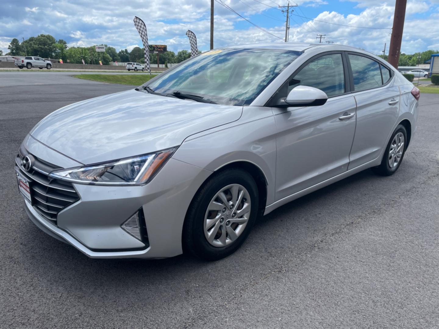 2019 Silver Hyundai Elantra (KMHD74LF9KU) with an 4-Cyl, 2.0 Liter engine, Automatic, 6-Spd w/Shiftronic transmission, located at 8008 Warden Rd, Sherwood, AR, 72120, (501) 801-6100, 34.830078, -92.186684 - Photo#3